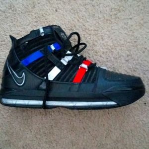 LeBron Sneakers Nike Size 8 1/2
